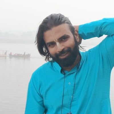 नमस्ते सदा वत्सले मातृभूमि। कृष्णाय आत्मानं समर्पितवान।