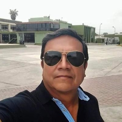 Crl EP (R), Magister en Gestión y Administración de la Educación, Ingeniero Civil.