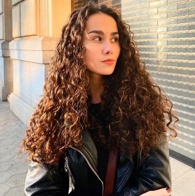 rvaab14's profile picture. Editora, traductora i correctora.