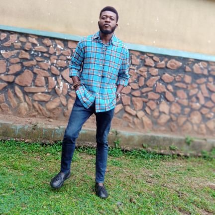 a veteran Forex trader.....A Geomatic engineer/surveyor.....techprenuer .Man-Utd fan and also easy going and willing to make business oriented friends