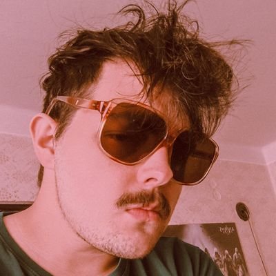 MrFamfin's profile picture. pochybná bytost