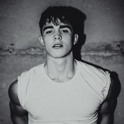 liyuyu259's profile picture. 摄影师📷 | 📍成都 | 约拍私信✉️ | 看图片水印+V，注明来意 |