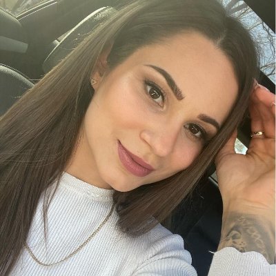 Twitteren és Instagramon az életem különböző területeibe nyerhettek betekintést. Fehérneműs fotóim az Onlyfansre kerülnek feltöltésre, érdemes feliratkozni 😍✨