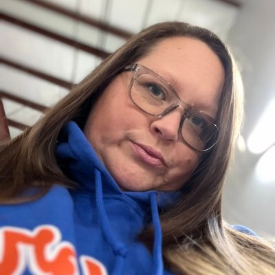 Wife and working Mom of two who loves nerdy stuff! Enjoys shopping, reading and listening to music! Gators and Lady Cards Softball Mom to @MaliaBreedlove2 🐊🥎