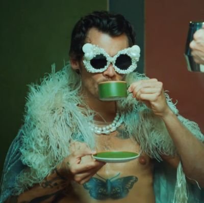 nicetolouis's profile picture. 🌻 15/07/19 🌻 — To whatever end | 🦋  • Books 📚•