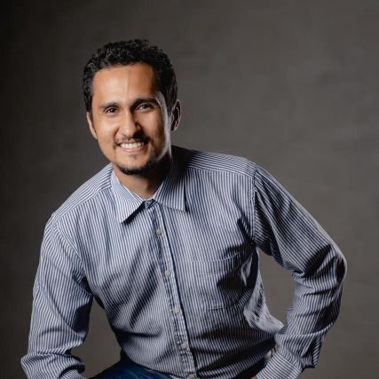 Engenheiro, Empreendedor, Consultor de TI e Telecomunicações, Apaixonado por Deus, Família, Música e Futebol.
