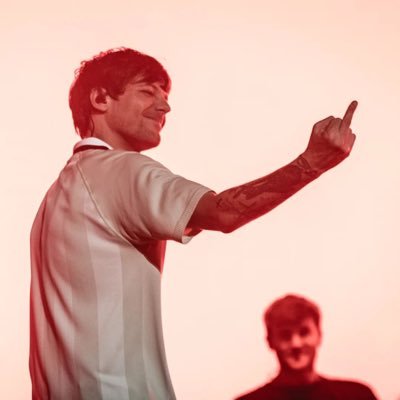 Louis tomlinson once flipped me off and my life has improved in all ways since that moment.