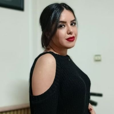 من از شلاق افکار تهی بر خویش می ترسم .🧠