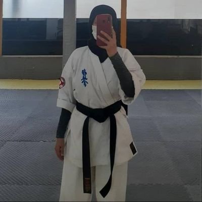 ما گناه را نمی بینیم، مگر آنکه زنی مرتکب آن شود!

                   🥋kyokushin🥋

                  🌺مرید یل بازی دراز🌺