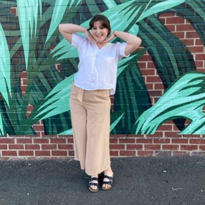 Juli_Lndnmyr's profile picture. Strong believer in astrology and hedonism 💕