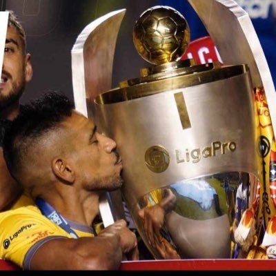 Cuenta dedicada al jugador más influyente de #Aucas, último 10. Aucas, luego existo. Campeón ⭐️🏆2022 🟡🔴🟡
