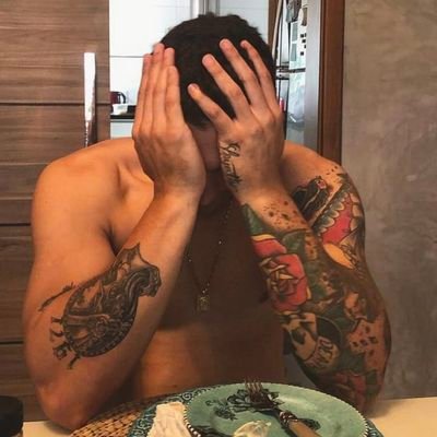 rhianmarola's profile picture. @pezahara 💍💚