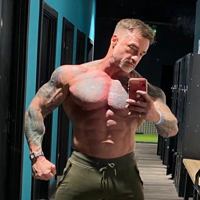 Muscle Daddy / https://t.co/QxakqJs544£rosshurston Tattoo Bodybuilder Model / 🔞 My bull @nickJhurston Help me Grow for my next bodybuilding comp
