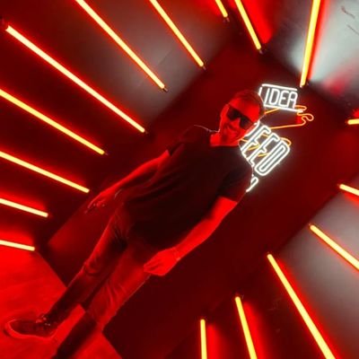 nicoromer78's profile picture. la más puta de todas las señoras ..
la más señora de todas las putas ..