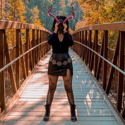 the_darthside's profile picture. 𖤐Devout follower of Lilith𓅓
𖤐Wife𖤍
𖤐Mami to Elara Rae August, Artemis Luna, & Royal Huītzilōpōchtliᛉ
𖤐Shadow & Light Worker𓆙
𖤐Blood & Bone Witch🜏