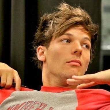 Louis meu cheiroso, gostoso, lindo, talentoso, só meu