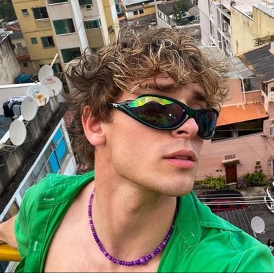 Eu i Josh admirando a Any
(fan account)