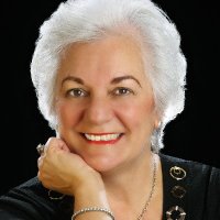 Nina Romano(@ninsthewriter) 's Twitter Profile Photo