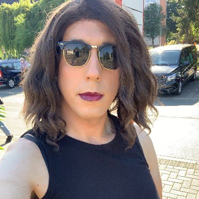 TheSingingSoni's profile picture. she/her. Double B.A. in German and Music Media Production, working on my M.A. Hoosier. Half-Punjabi, Trans, Immigrant. Stolze Wahldortmunderin.