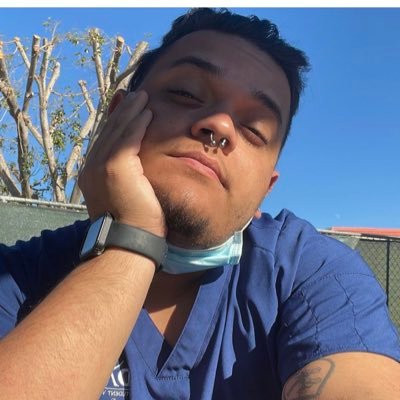 27/ gay🏳️🌈/Single/loves cuddles and food/ Also I’m no longer afraid to be nervous or scared to retweet and like content I like. Even if it’s NSFW or normal.