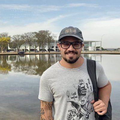 Professor substituto de Teoria Política na UFPE. No fimzinho do doutorado em Ciência Política. 
Mulato nato no sentido lato