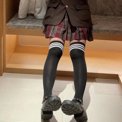 骚逼反差女、06年高二学生、🈶️🚪52，私信乱七八糟不回，直接发口令红包，可线下，找长期大j哥哥