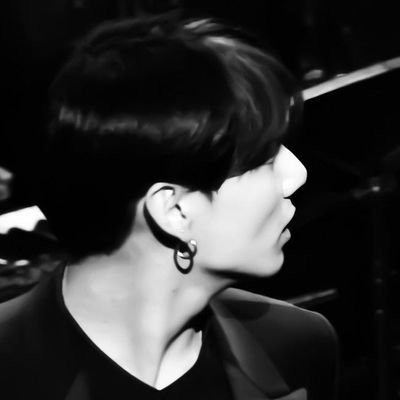 แบค (n.) people see me spend money and think im rich bro im just irresponsible