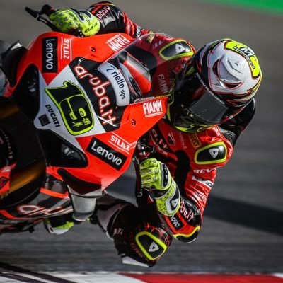 JoseMig1138's profile picture. Soy un hombre de gustos sencillos, me gusta la dinamita, la pólvora y la gasolina. ¿Y sabes qué tienen en común? Que eran baratas.