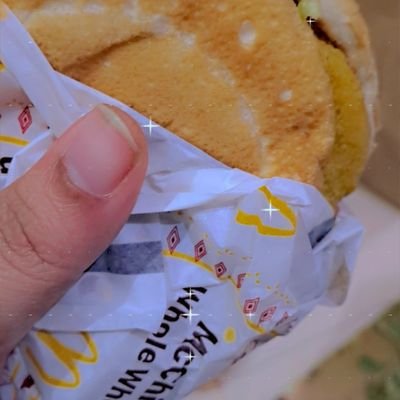 akanshabora5's profile picture. I am fire and ice. People fear my cold and crave my warmth😘