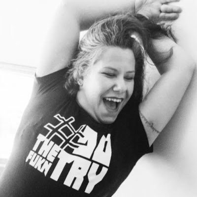 hallsmaira's profile picture. física louca por música e dança (e rugby no Demônios de Maxwell)
mãe sedenta de vida (própria)
até bonitinha, mas ordinária
libertina e libertária