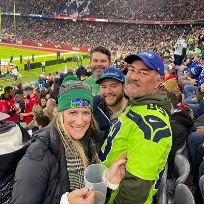 Seahawkbot · Mariners 🥴 · Anjuna/TNH · I follow back Hawks fans #SeaKraken