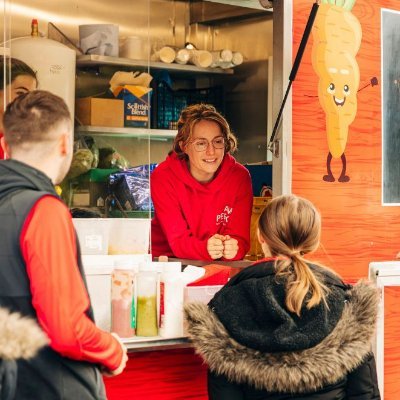 Community Food Coordinator at @PEEK_project_ #TEAMPEEK | Passionate about people and cooking good food that tastes delicious and doesn't cost the earth