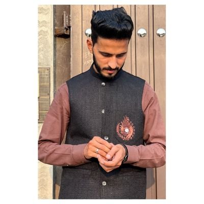 Take failure as a step towards success.🌸 Badminton🏸 Instagram: your_boi97
send secret messages at: https://t.co/3NYBQo0N5K
