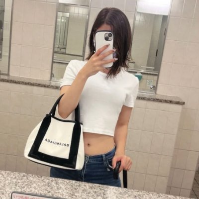 162㌢/F/27歳/会社員/趣味はボーリング/経験人数99人/フォロしてくれた人にDMでセフレの作り方教えるね💓