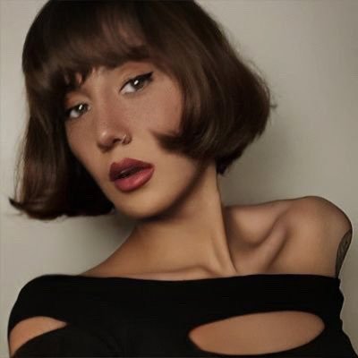 Düşlediğim için ben, ben değilim. Çünkü düşlüyorum, düşlüyorum. Çünkü onlar beni güne bırakmadan önce, ben kendimi düşlerime bıraktım.