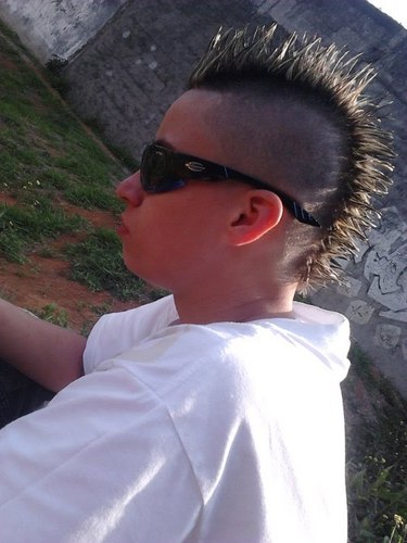 tenho 21 anos e não nasci pra agradar a todos porque nem todos me agradam