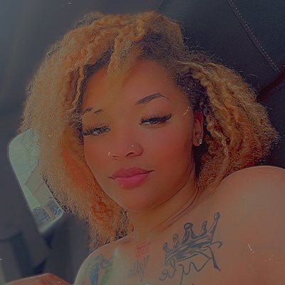 Thee Real Yellaaa🌻🌞🐝 •Amos:Yella777.0💛 •IG:Yellaaax3🤩