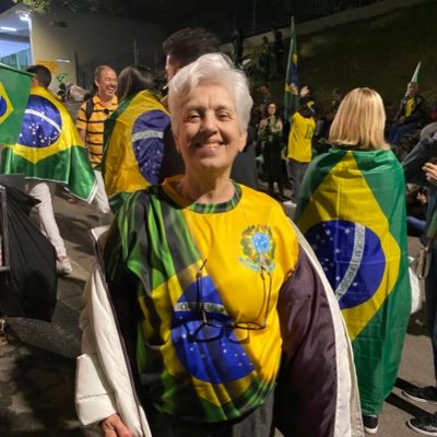 Atleticana , natural de Divinópolis e moro em BH. 4 filhos. 100% Bolsonaro.