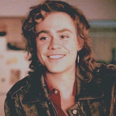 ASullenPout's profile picture. 𝐻𝑒’𝑠 𝑡𝘩𝑒 𝑘𝑛𝑖𝑓𝑒 𝑖𝑛 𝑦𝑜𝑢𝑟 𝑏𝑎𝑐𝑘, 𝘩𝑒’𝑠 𝑟𝑎𝑔𝑒… #Scυмвαɢ