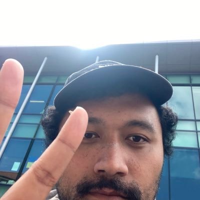 schutang's profile picture. drink water and say thank you to the bus driver