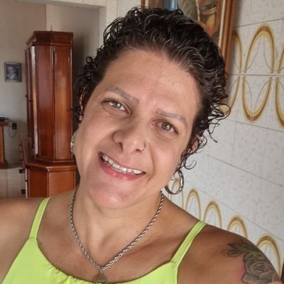 Goiana. Ariana. Mãe do Éric. Espírita.Fisioterapêuta. Acadêmica de Medicina - UNIC . Alguém mto simples com princípios mto fortes ....