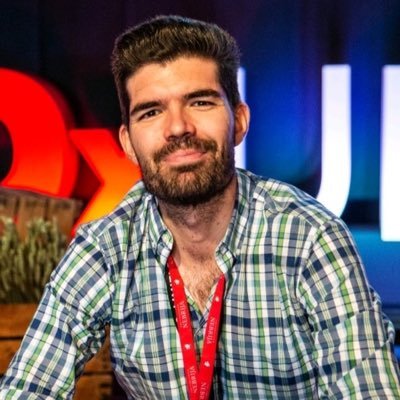 Periodista, futuro docente y creyente en el poder de la palabra. Ahora en la Universidad @Nebrija como responsable de redes sociales.