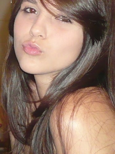 Sou thais sgavioli Tenho 14 anos me seguem no twitter http://t.co/FYICl9poAD :D vou ficar muito feliz quem me seguir e estarei seguindo vcs novamente