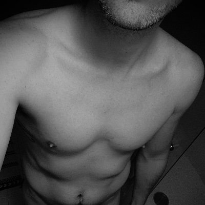 Just an average white guy in all aspects in his 30s here for a tease. Happily married. Only 18+. DMs welcome