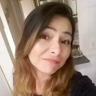 Michelle chora ao dizer que filha de 12 anos foi xingada e chama PT de partido das trevas