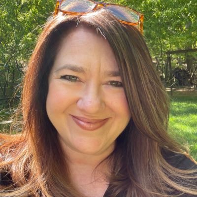 🍏passionate kindergarten teacher assistant, preschool teacher for 14 years 🎨designer and artist 💓wife and mom