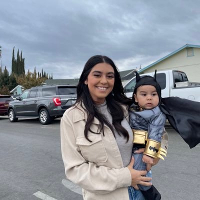 YeseniaaE's profile picture. there is always room for growth🦋〇||||||〇