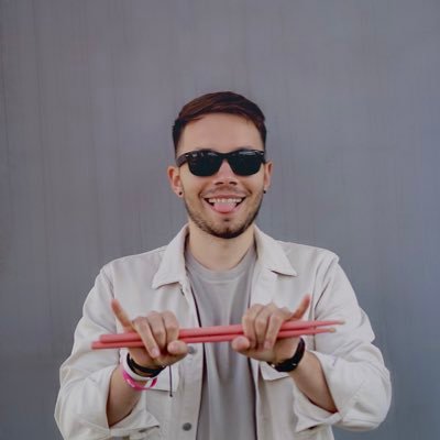 hiblton's profile picture. front-end💻 tennis🎾 drums🥁