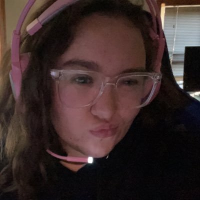 20 | twitch affiliate variety streamer | college student and aspiring english teacher