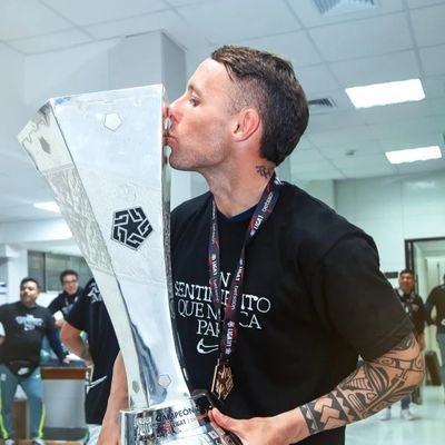 Futbolista profesional 🇺🇾 ⚽ Pescador amateur 🎣
Marketing y prensa:
@vibrafutboloficial